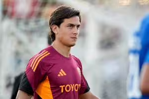 意媒：科内落泪掩面可能伤势较重，迪巴拉因肌肉受伤半场被换下